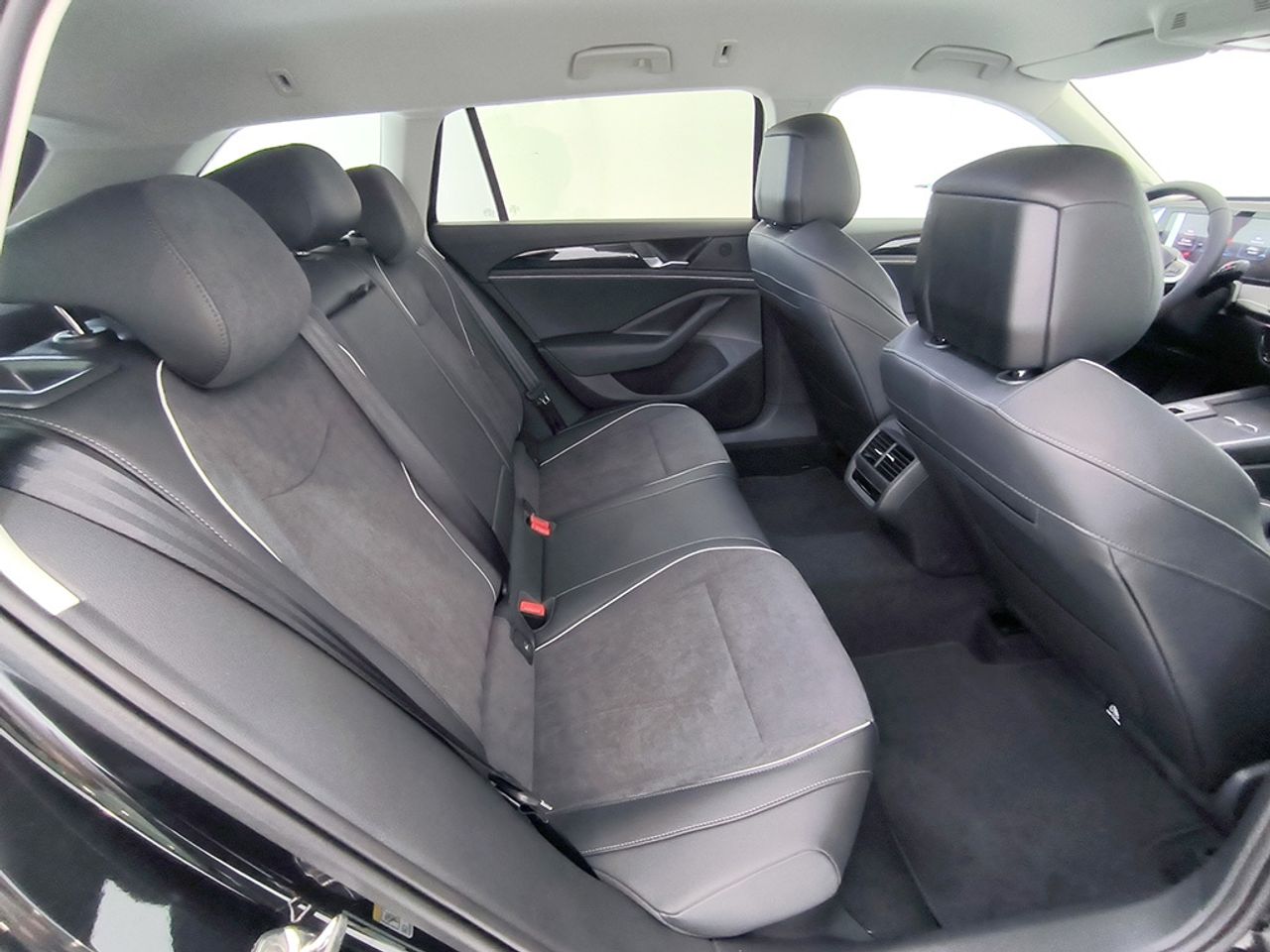 Volkswagen Passat Business 1.5 Tsi Ehybrid 272 Cv - Foto 2