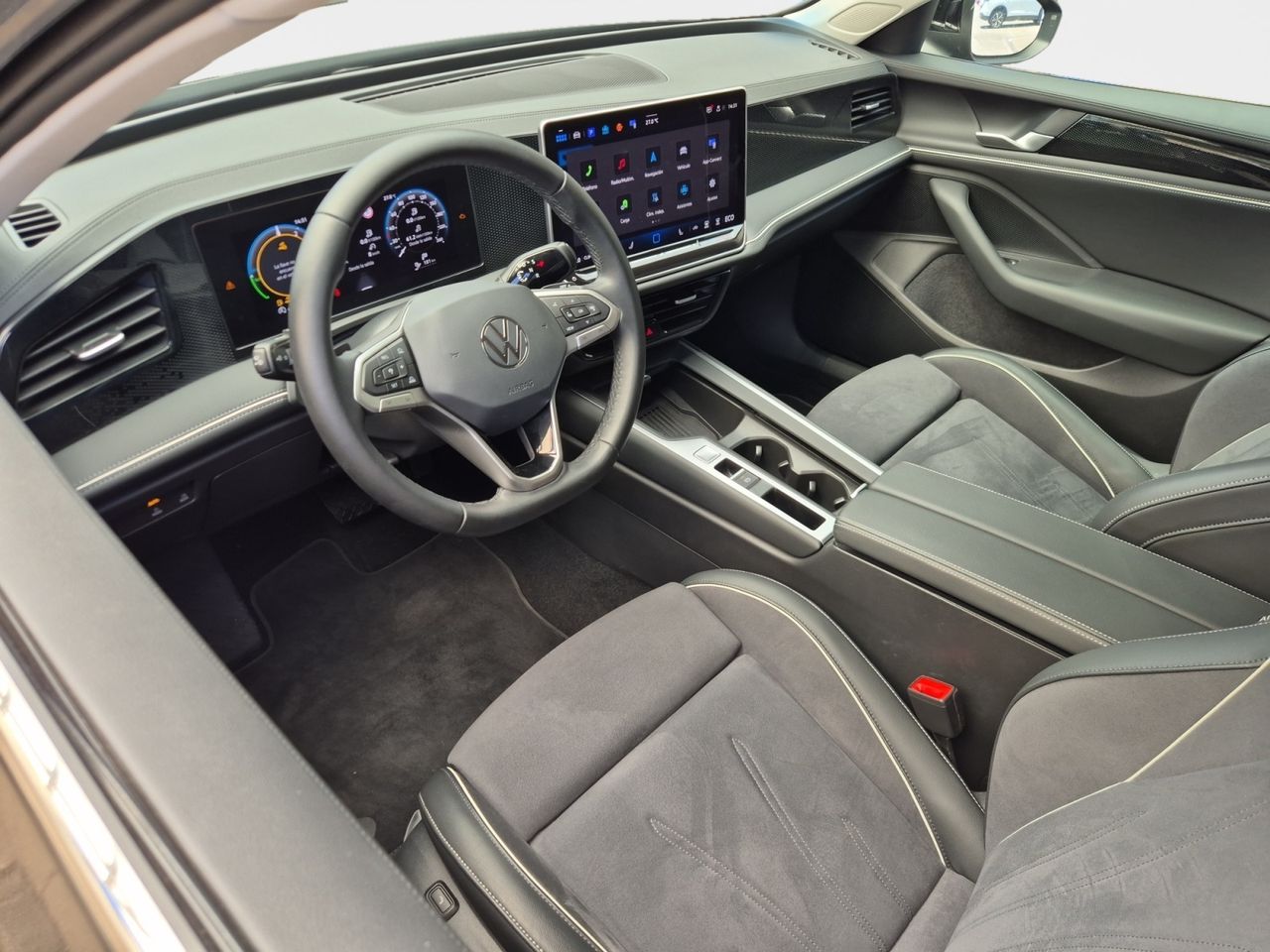 Volkswagen Passat Business 1.5 Tsi Ehybrid 272 Cv - Foto 2