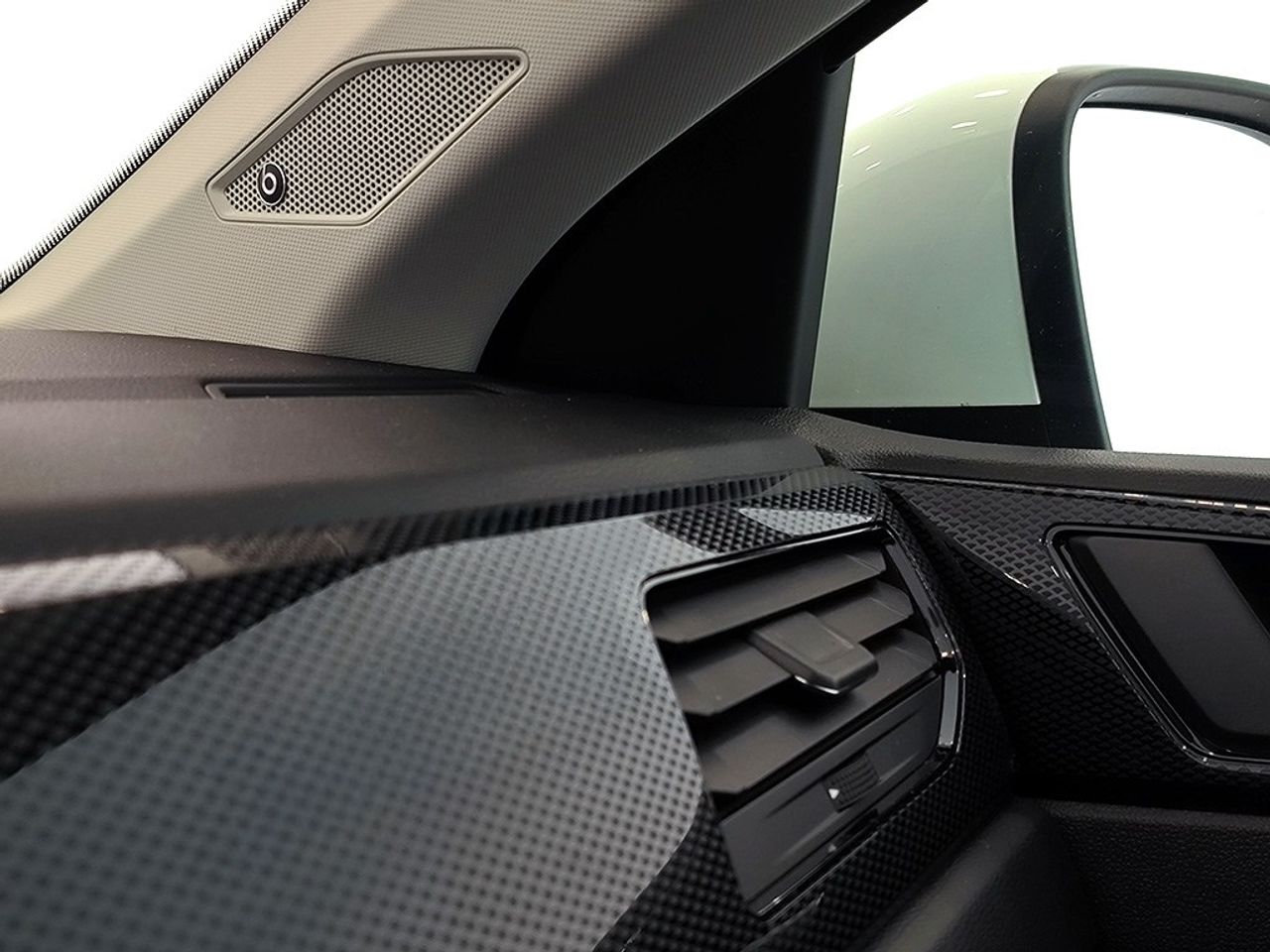 Volkswagen Taigo 1.0 Tsi 70 Kw 95 Cv 5 Vel. - Foto 2