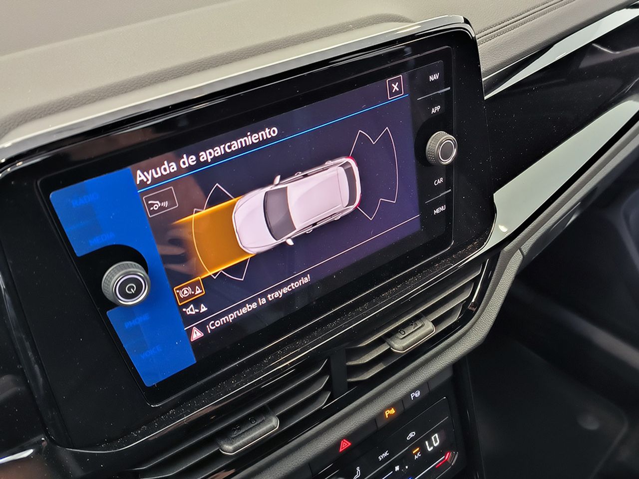 Volkswagen T-roc Dark Line 1.0 Tsi 115 Cv - Foto 2