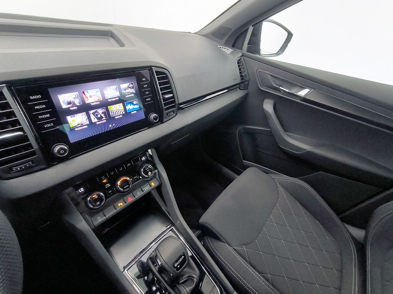 Skoda Karoq Sportline 1.5 Tsi 150 Cv Dsg - Foto 2