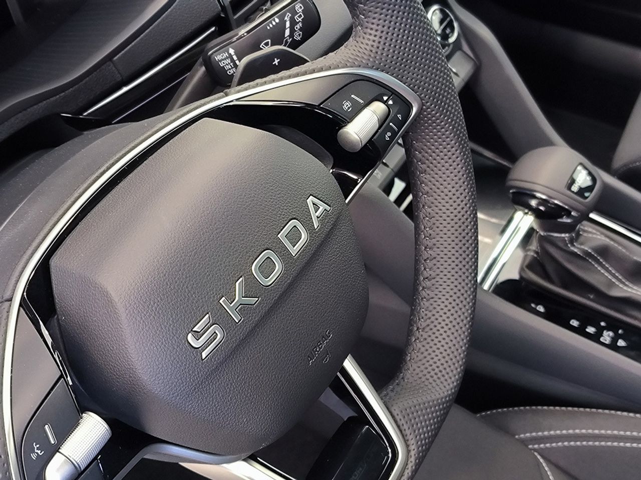 Skoda Karoq Sportline 1.5 Tsi 150 Cv Dsg - Foto 2