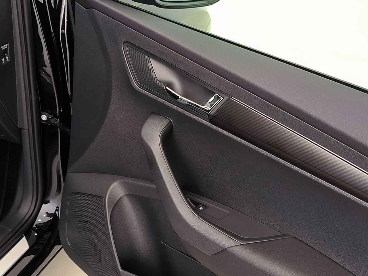 Skoda Karoq Sportline 1.5 Tsi 150 Cv Dsg - Foto 2