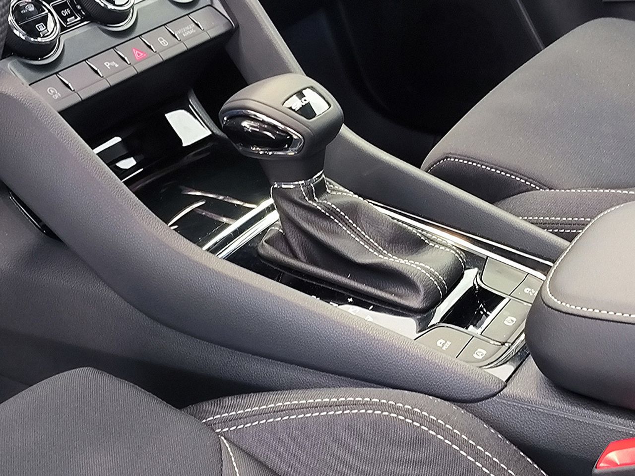 Skoda Karoq Sportline 1.5 Tsi 150 Cv Dsg - Foto 2