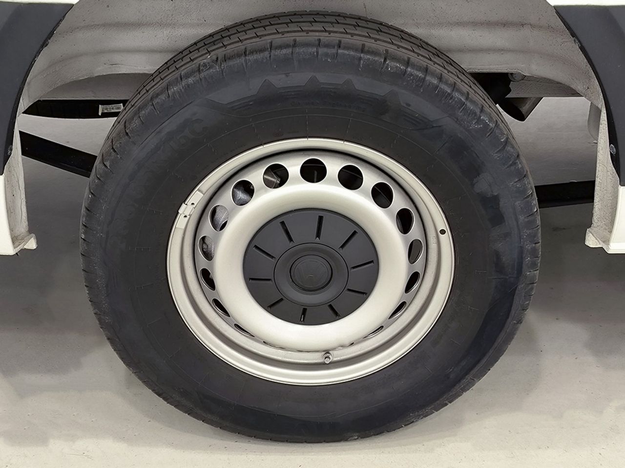 Volkswagen Crafter 30 Furgon Batalla Media L3h2 2.0 Tdi Fwd - Foto 2