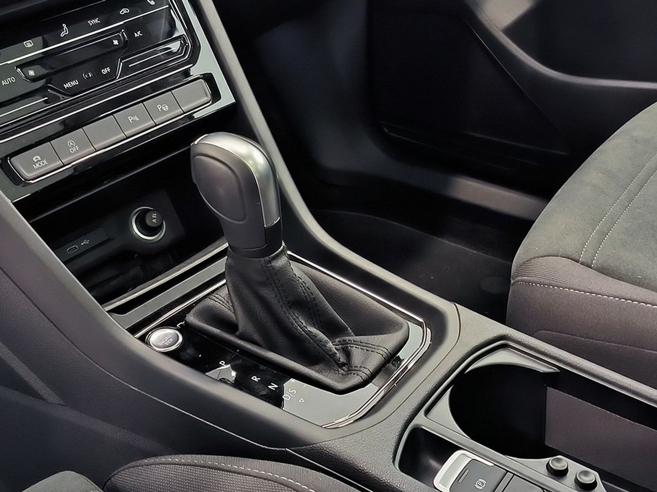 Volkswagen Touran R-line 2.0 Tdi 150 Cv Dsg - Foto 2