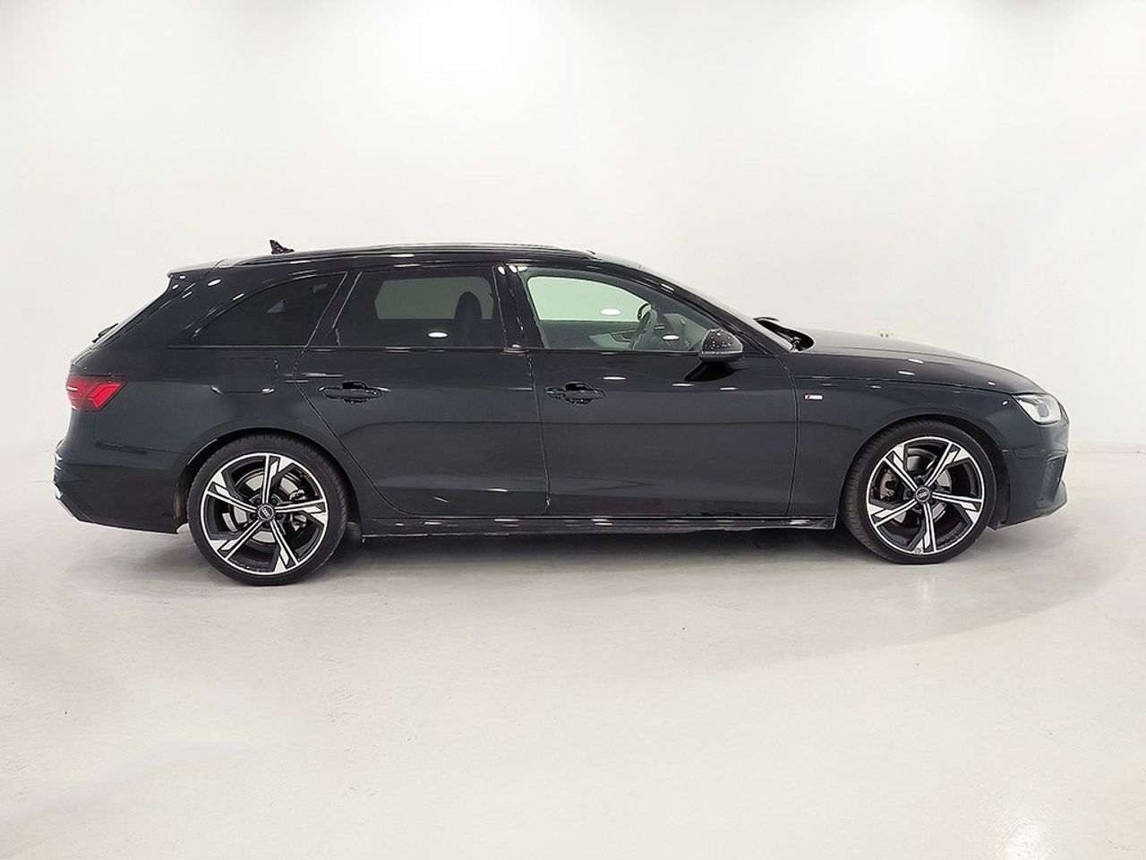 Audi A4 Avant 35 Tdi 163 Cv Stronic Black Line - Foto 2