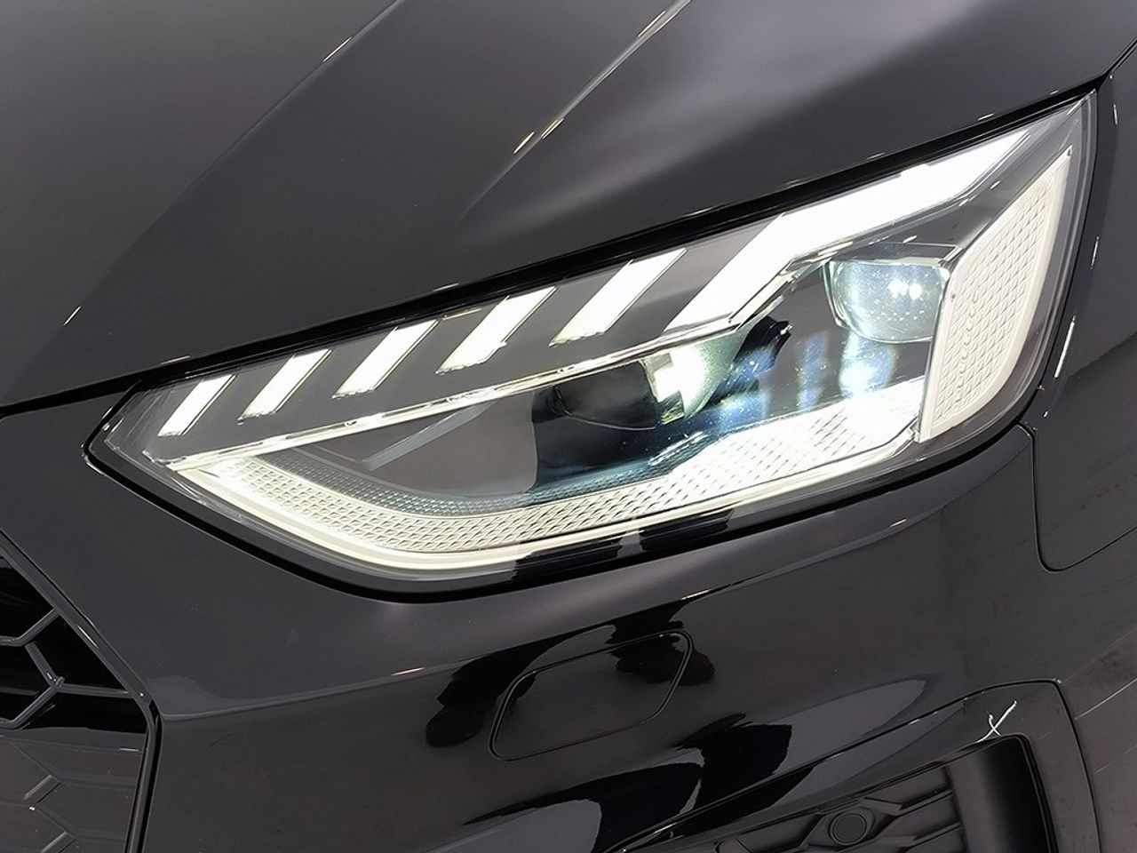 Audi A4 Avant 35 Tdi 163 Cv Stronic Black Line - Foto 2