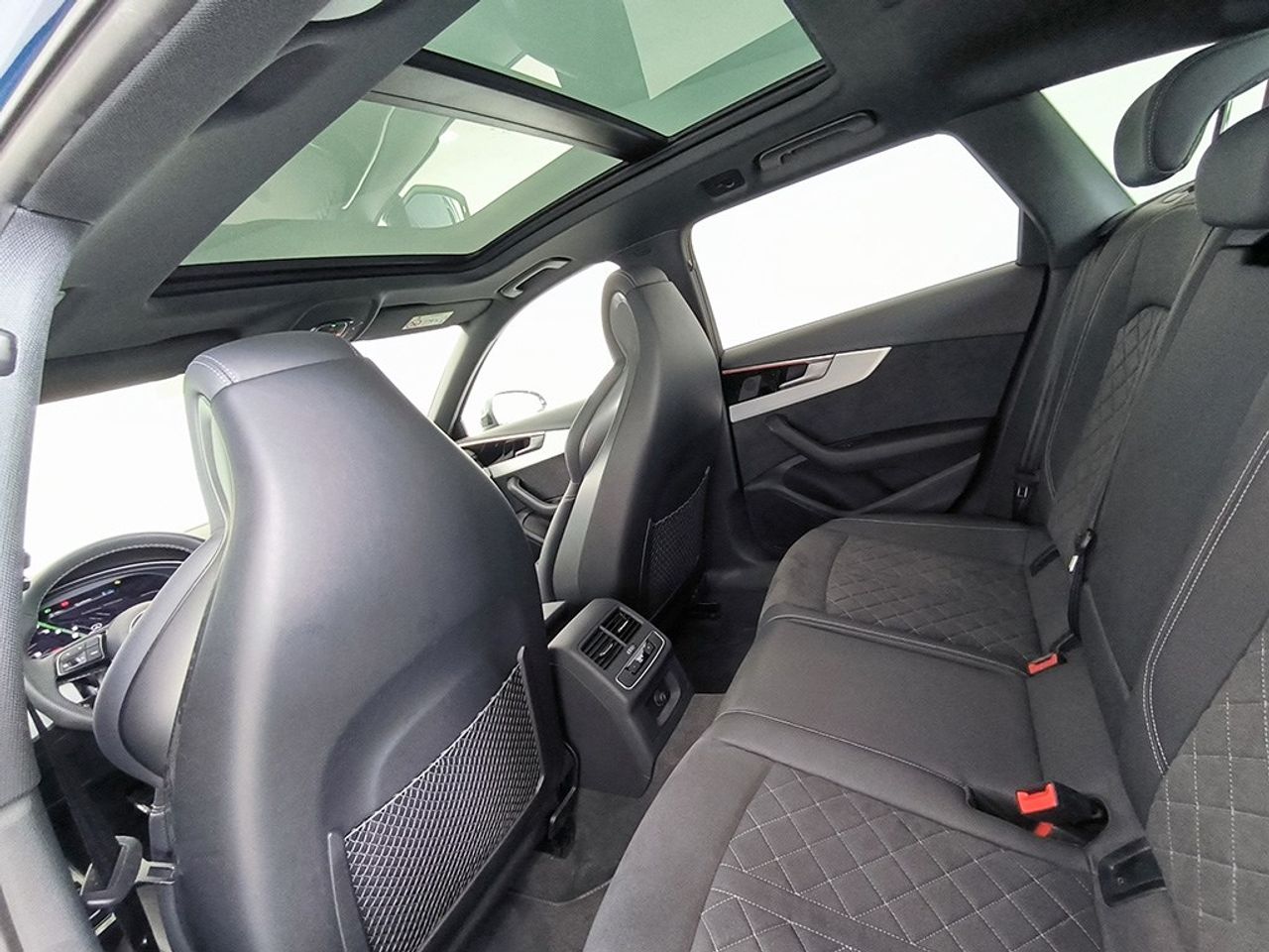 Audi A4 Avant 35 Tdi 163 Cv Stronic Black Limited - Foto 2