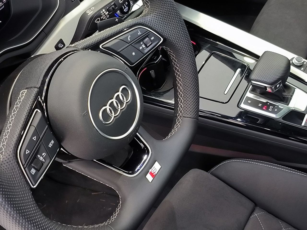 Audi A4 Avant 35 Tdi 163 Cv Stronic Black Limited - Foto 2