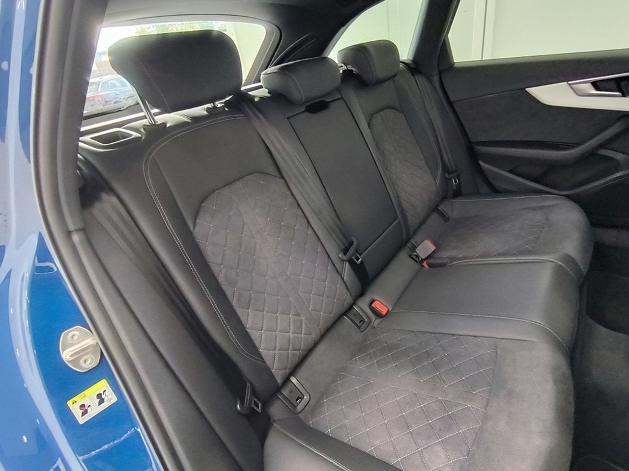 Audi A4 Avant 35 Tdi 163 Cv Stronic Black Limited - Foto 2