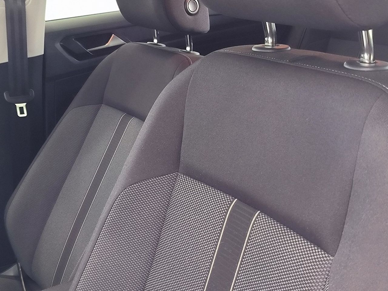 Volkswagen T-roc 2.0 Tdi 150 Cv Dark - Foto 2