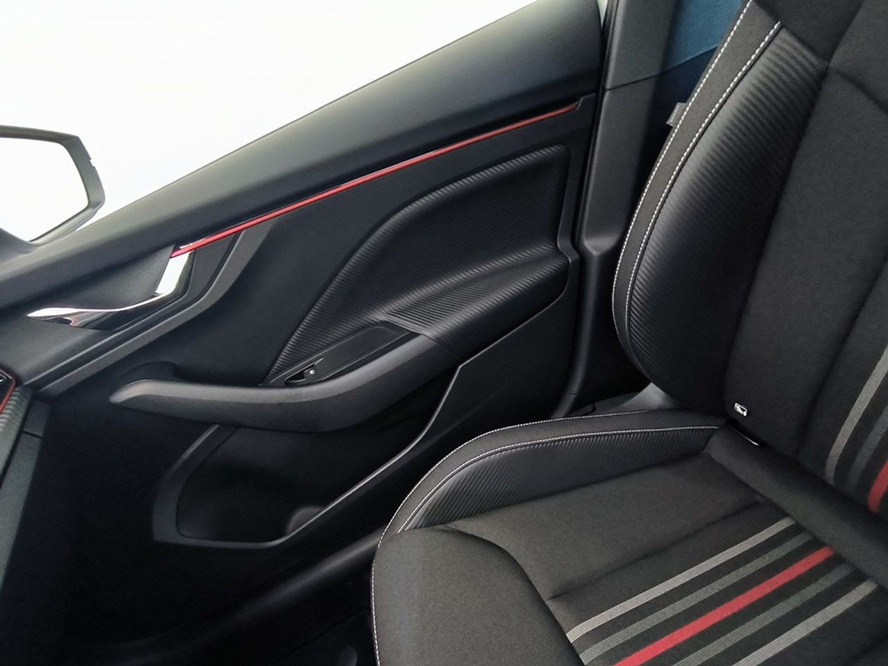 Skoda Kamiq 1.5 Tsi 150 Cv Dsg Monte Carlo - Foto 2