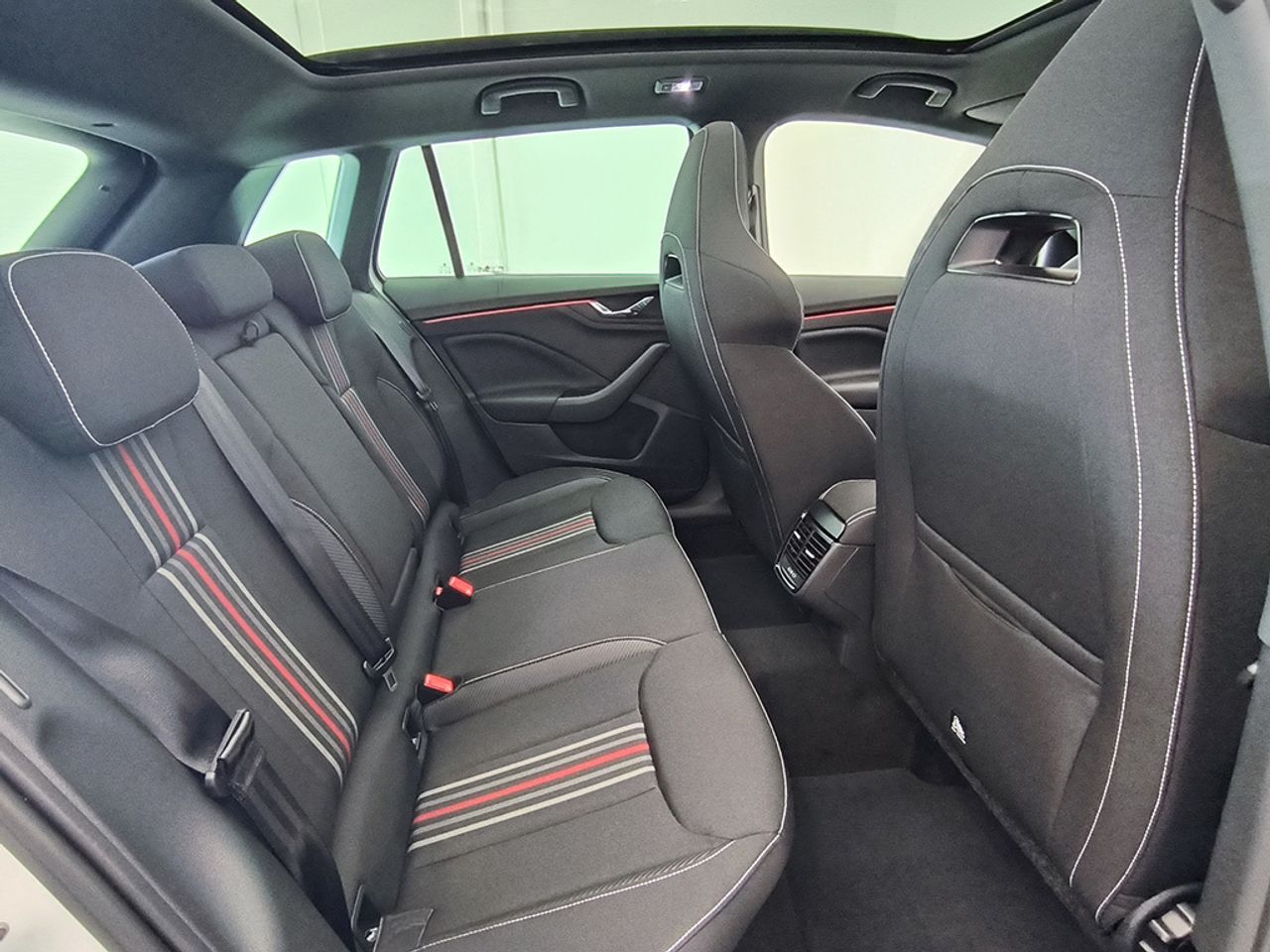 Skoda Kamiq 1.5 Tsi 150 Cv Dsg Monte Carlo - Foto 2