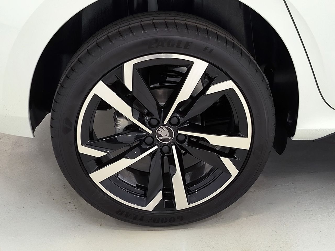 Skoda Kamiq 1.5 Tsi 150 Cv Dsg Monte Carlo - Foto 2