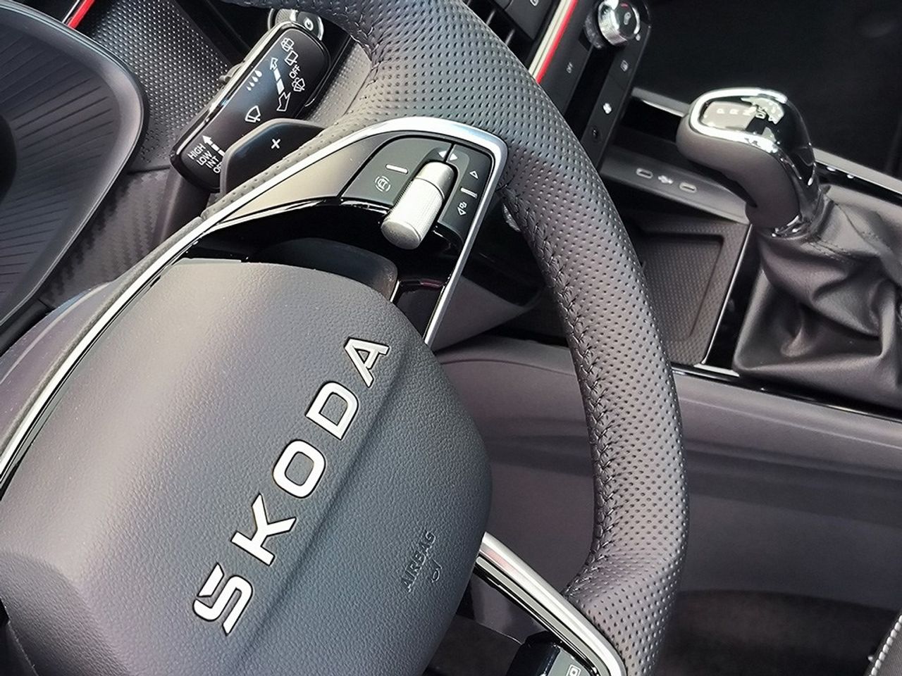 Skoda Kamiq 1.5 Tsi 150 Cv Dsg Monte Carlo - Foto 2