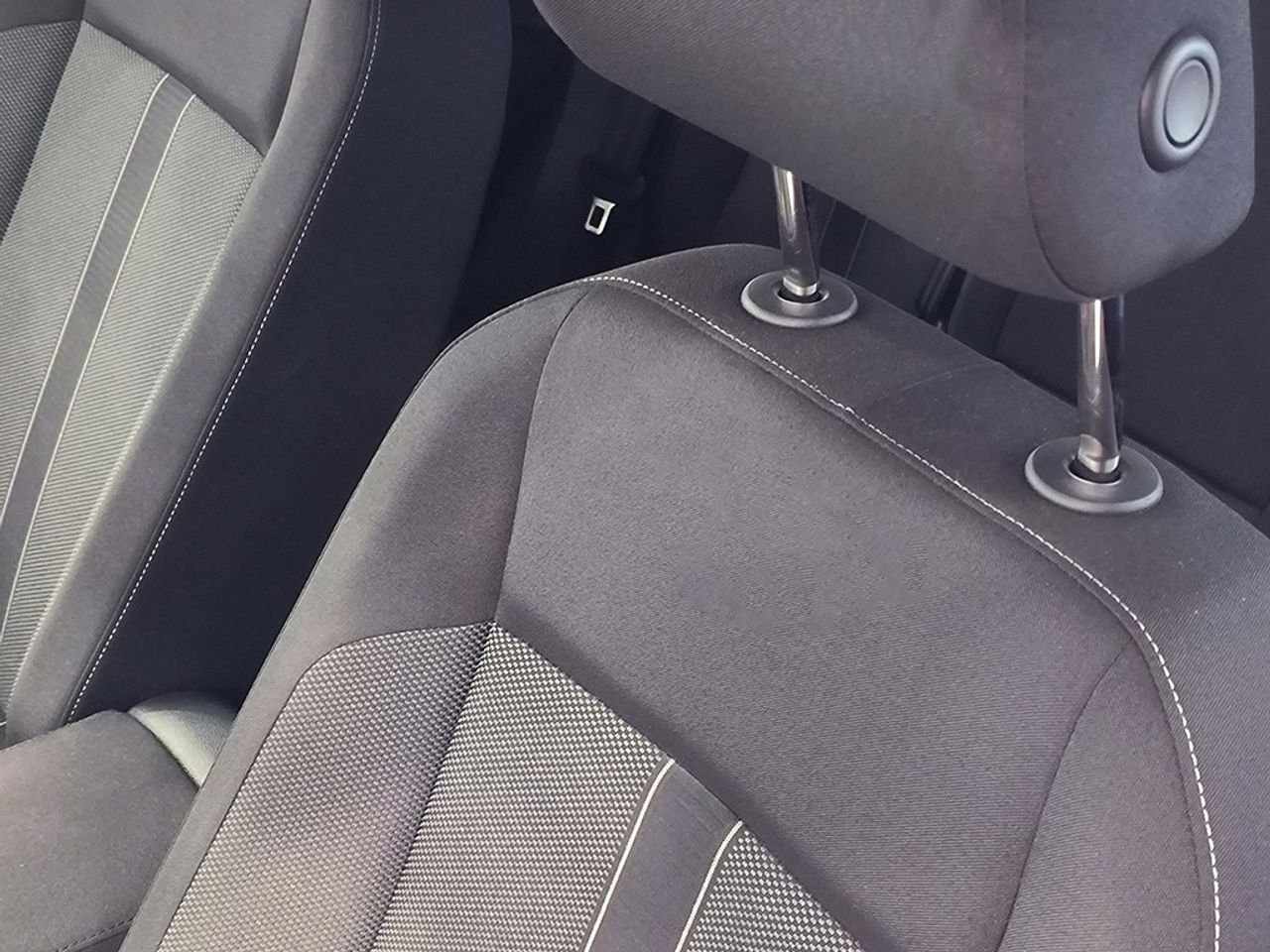 Volkswagen T-roc 1.5 Tsi 150 Cv Dark - Foto 2