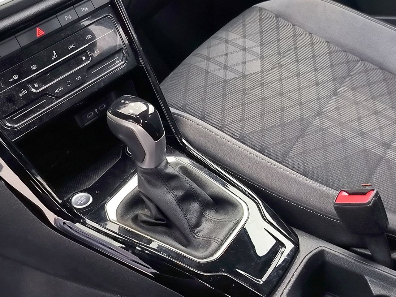 Volkswagen T-roc 2.0 Tdi 150 Cv Dsg Rline - Foto 2