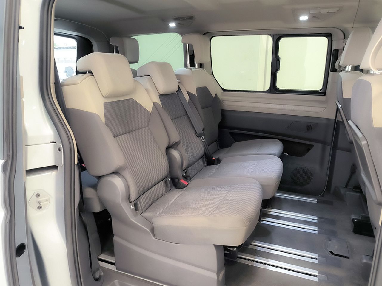 Volkswagen Multivan 2.0 Tdi 150 Cv Dsg Batalla Corta - Foto 2