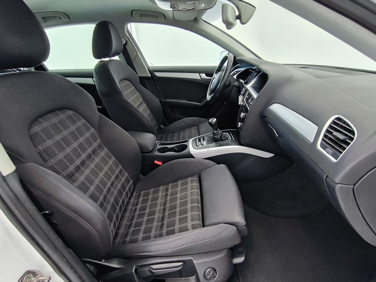 Audi A4 2.0 Tdi 150 Cv Sline - Foto 2