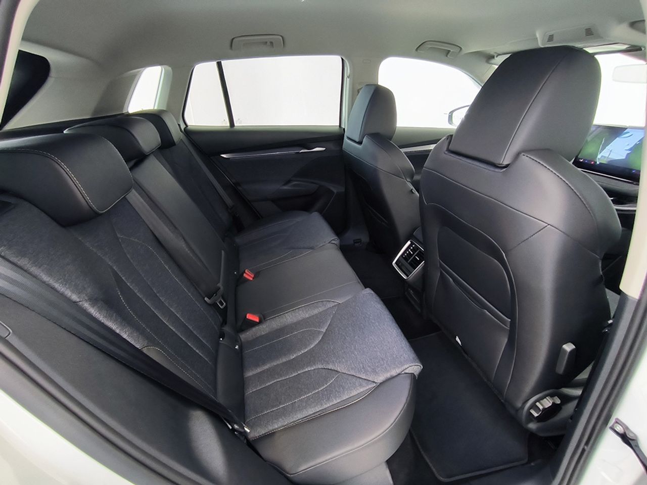 Skoda Elroq 60 63 Kwh Batt 204 Cv - Foto 2