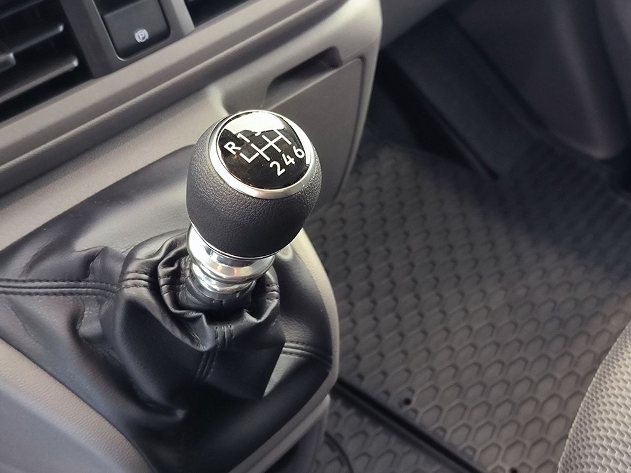 Volkswagen Transporter Furgon Batalla Corta 2.0 Tdi 110 Cv - Foto 2