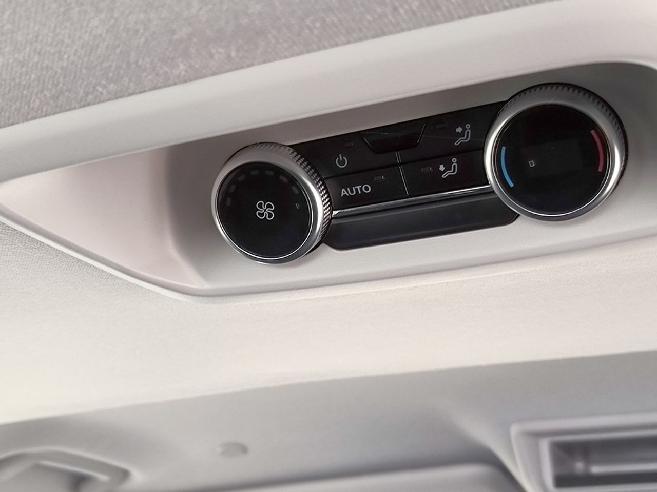 Volkswagen Caravelle B.corta 2.0 Tdi 150 Cv Aut.8vel - Foto 2