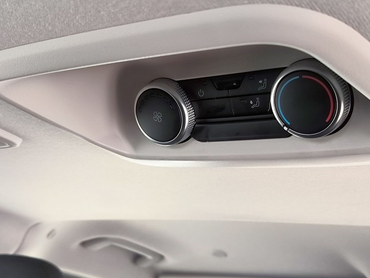 Volkswagen Caravelle 2.0 Tdi 110 Cv - Foto 2