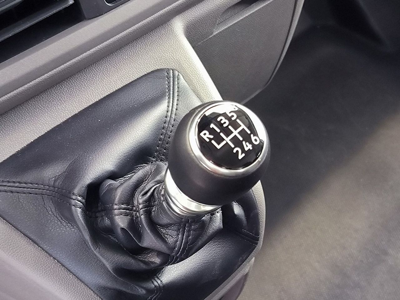 Volkswagen Caravelle 2.0 Tdi 110 Cv - Foto 2