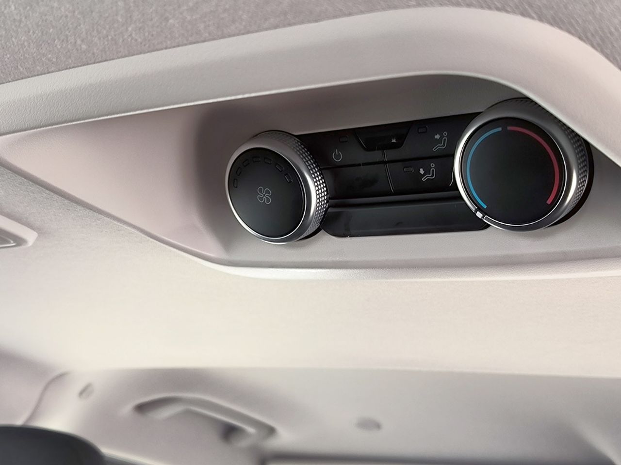 Volkswagen Caravelle 2.0 Tdi 110 Cv - Foto 2