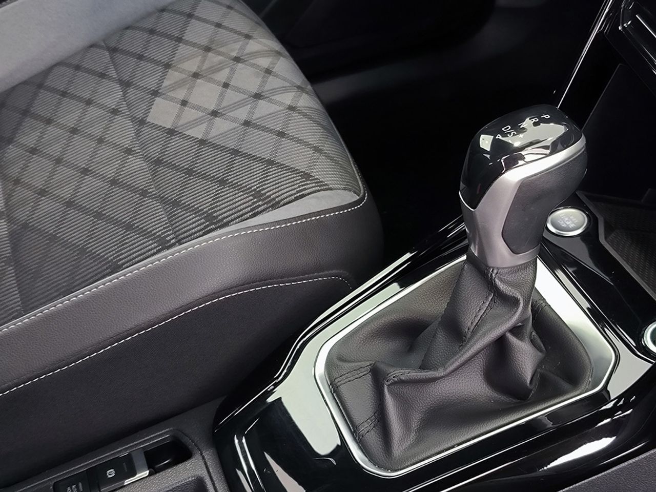 Volkswagen T-roc 2.0 Tdi 150 Cv Dsg Rline - Foto 2