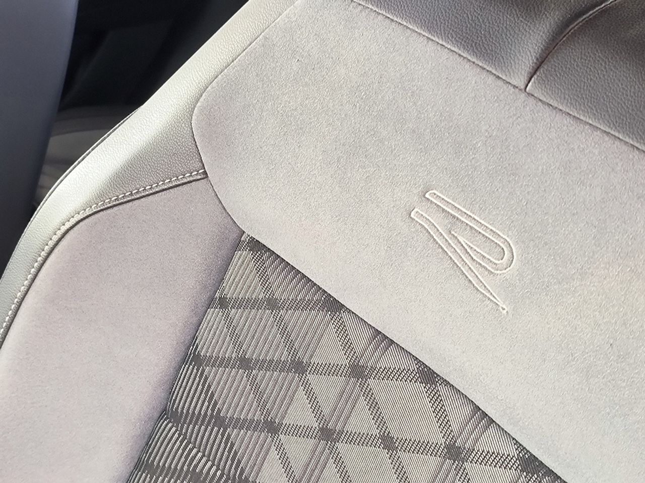 Volkswagen T-roc 2.0 Tdi 150 Cv Dsg Rline - Foto 2