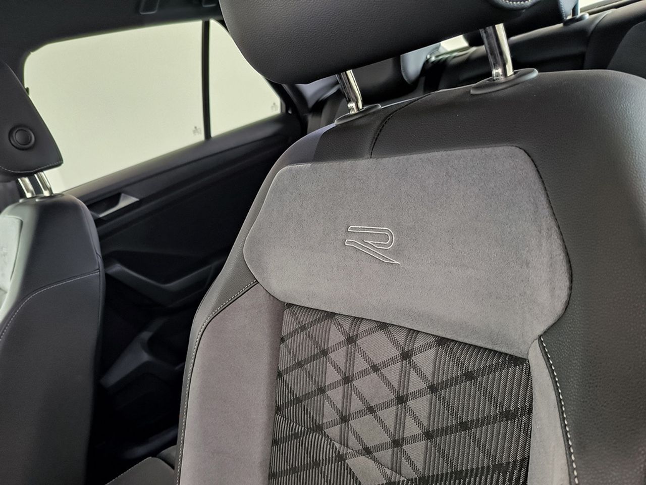 Volkswagen T-roc 2.0 Tdi 150 Cv Dsg Rline - Foto 2