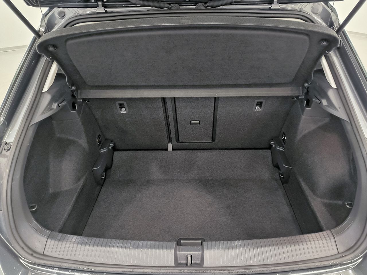 Volkswagen T-roc 1.0 Tsi 110 Cv Dark - Foto 2