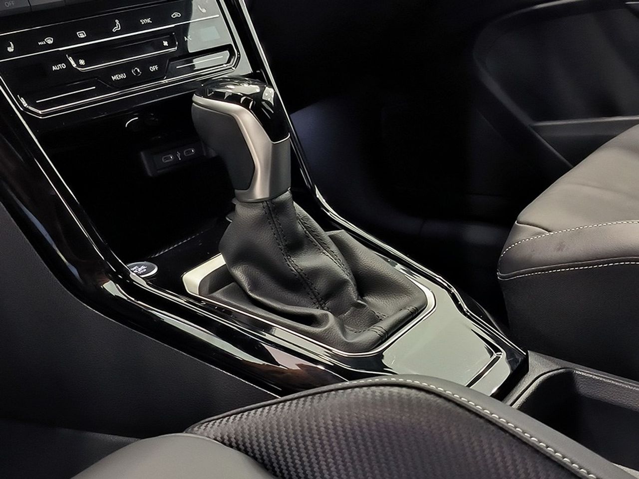 Volkswagen T-roc 1.5 Tsi 150 Cv Dsg Rline - Foto 2