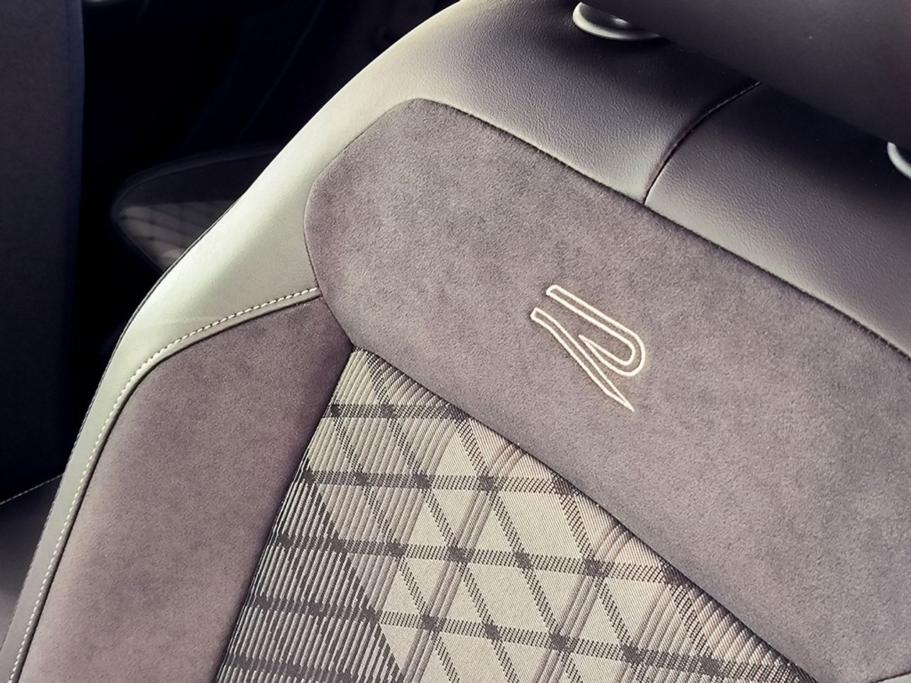 Volkswagen T-cross 1.0 Tsi 115 Cv Rline - Foto 2