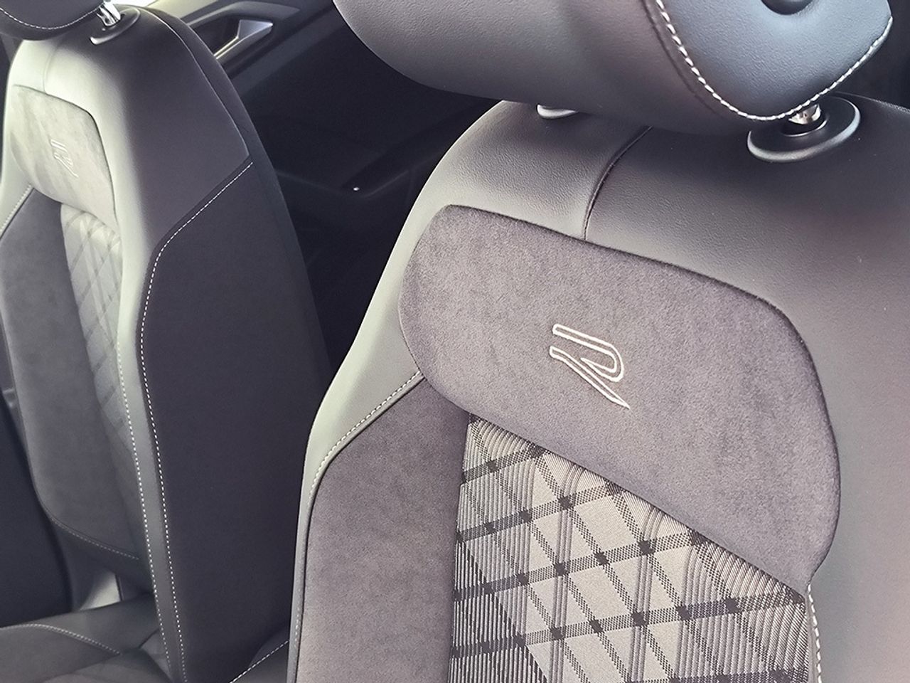 Volkswagen T-cross 1.0 Tsi 115 Cv Rline - Foto 2