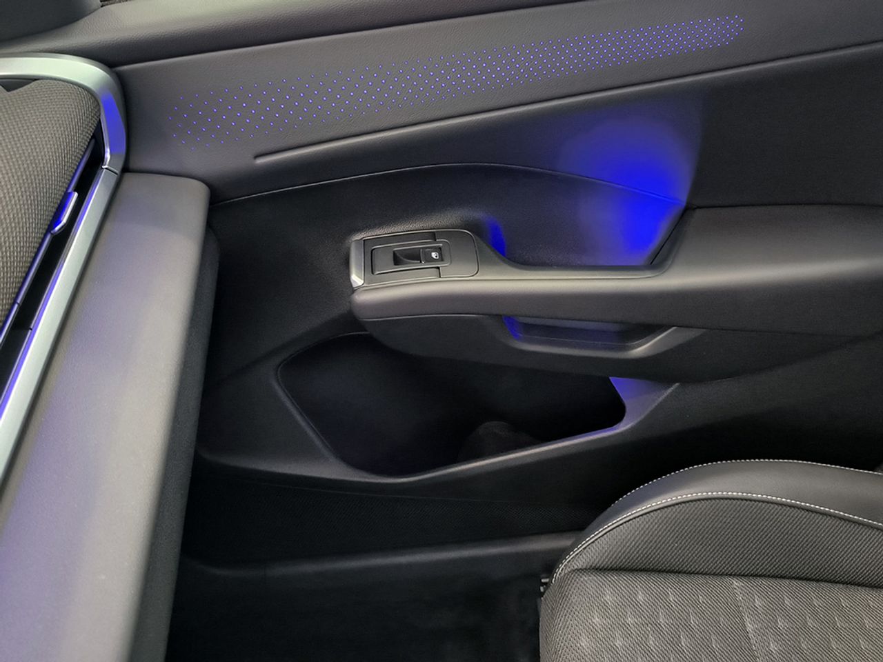 Volkswagen T-roc R-line 1st Edition 1.5 Etsi 150 Cv Dsg - Foto 2