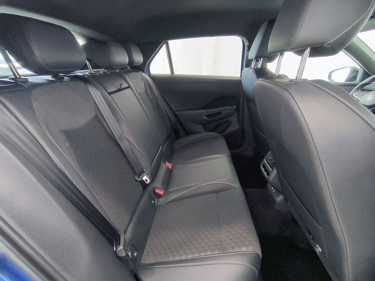 Volkswagen T-roc R-line 1st Edition 1.5 Etsi 150 Cv Dsg - Foto 2