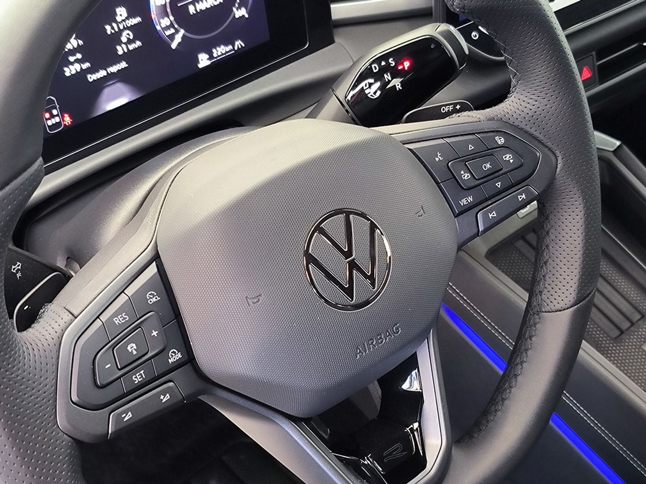 Volkswagen T-roc R-line 1st Edition 1.5 Etsi 150 Cv Dsg - Foto 2