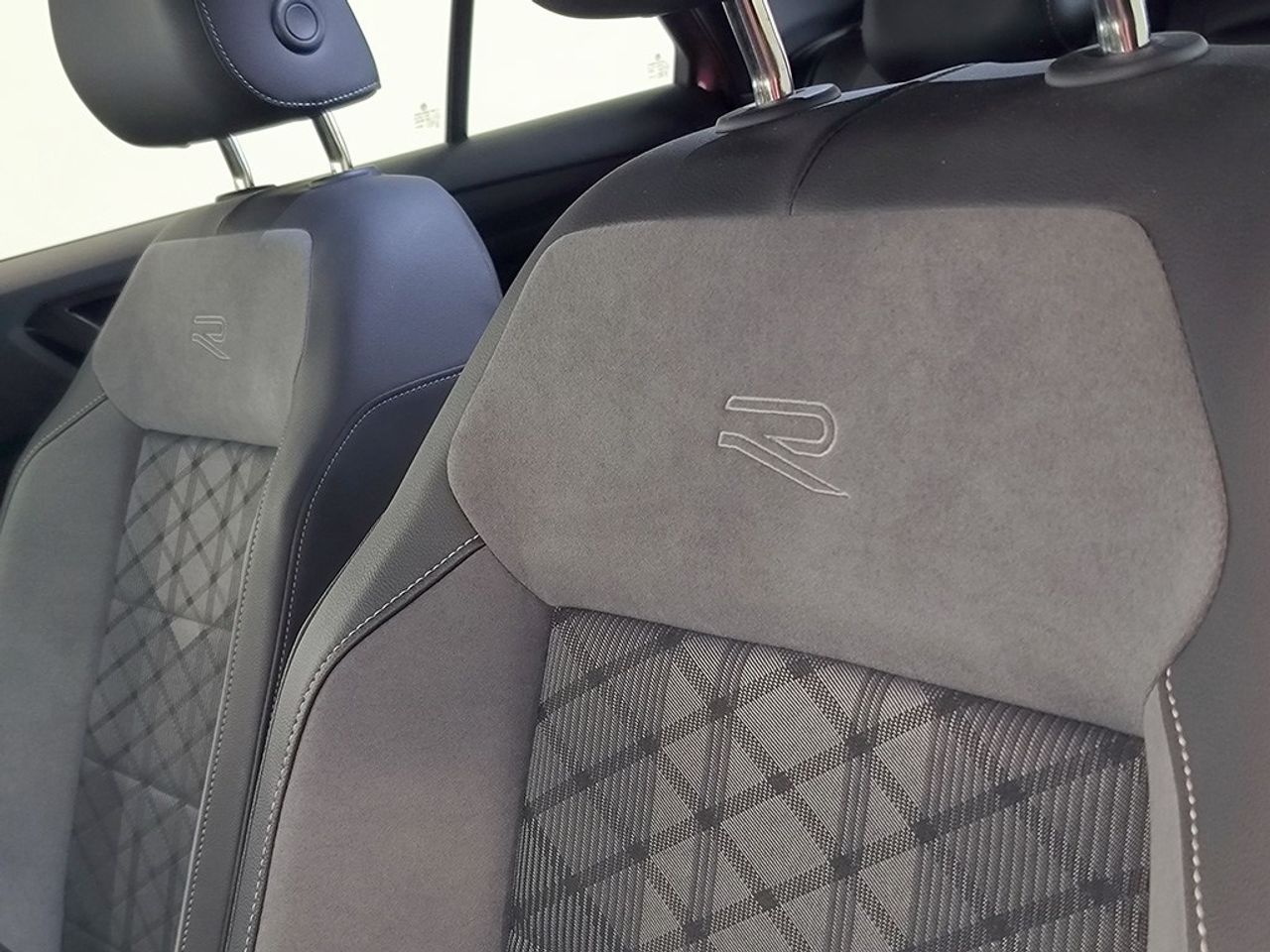 Volkswagen T-roc 1.5 Tsi 150 Cv Dsg Rline - Foto 2