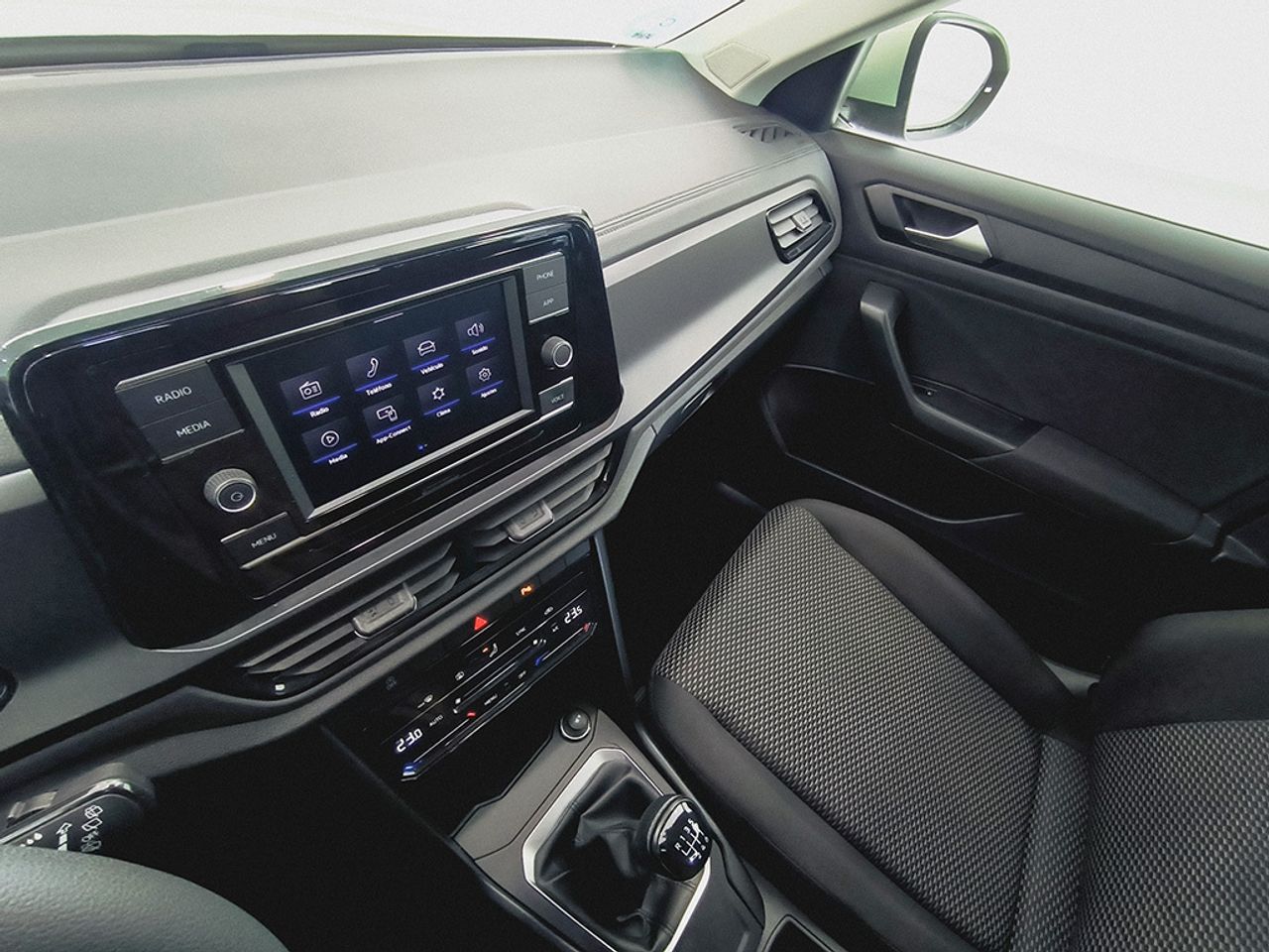 Volkswagen T-roc 2.0 Tdi 115 Cv - Foto 2