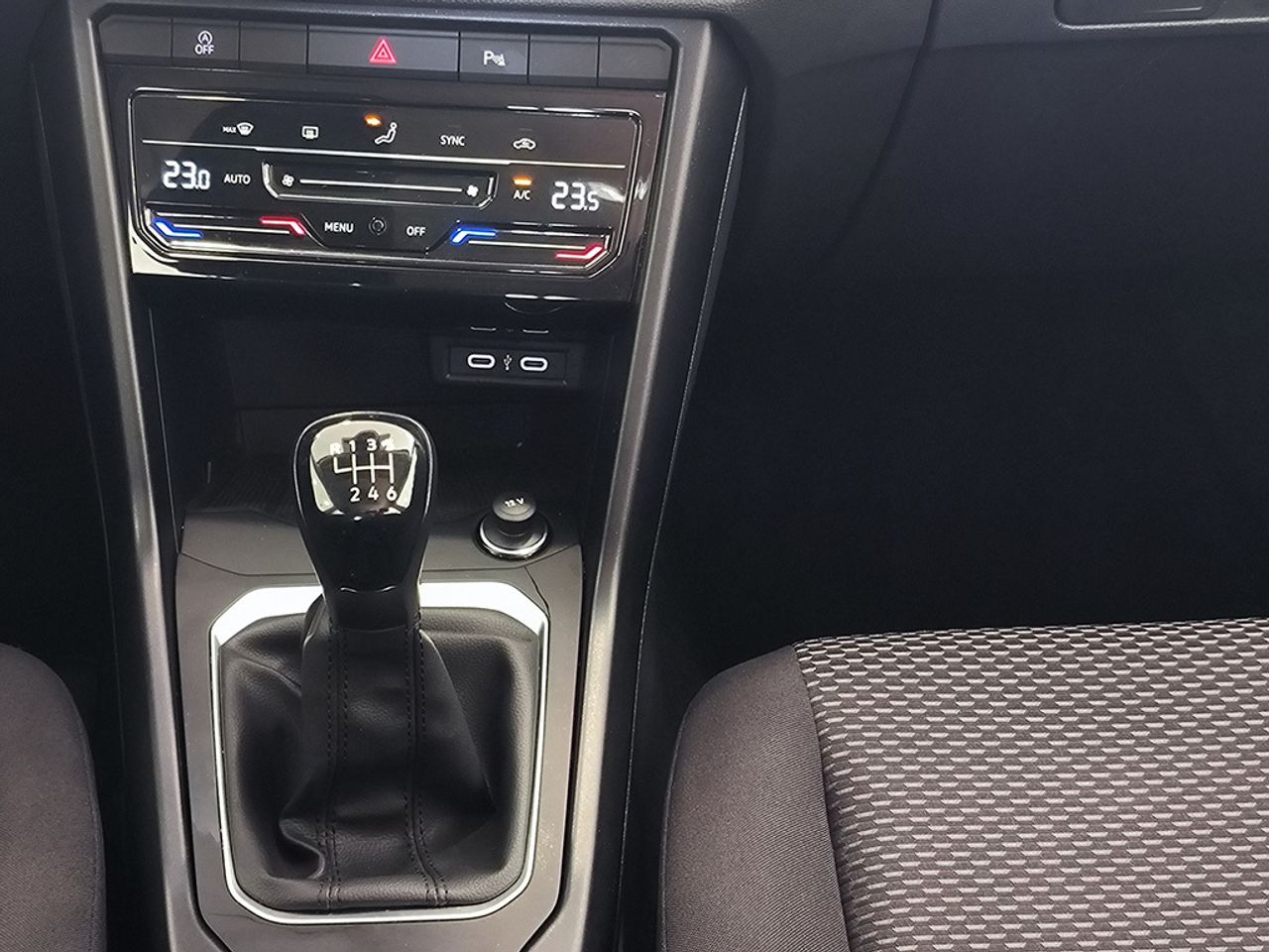 Volkswagen T-roc 2.0 Tdi 115 Cv - Foto 2