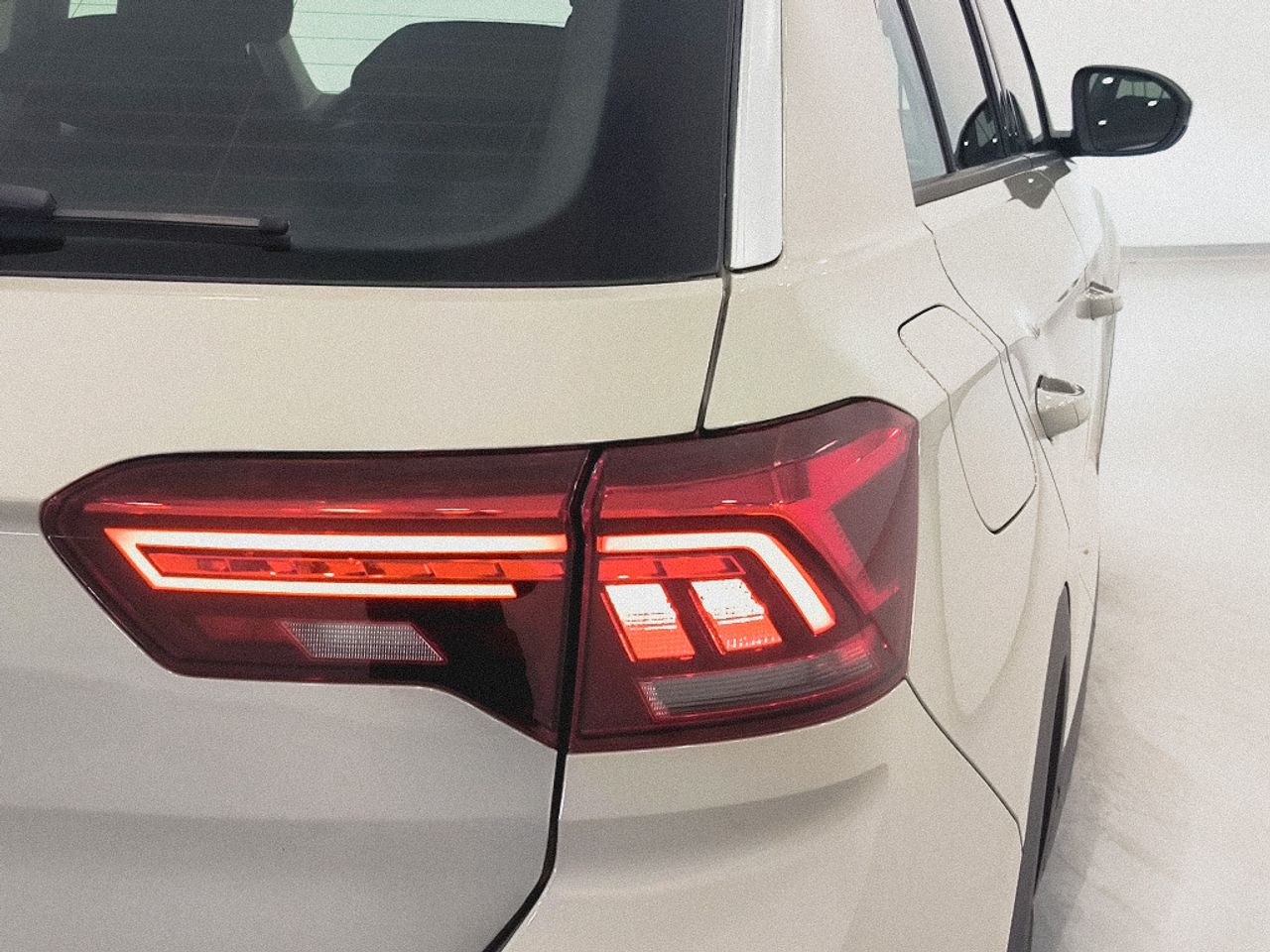 Volkswagen T-roc 2.0 Tdi 115 Cv - Foto 2