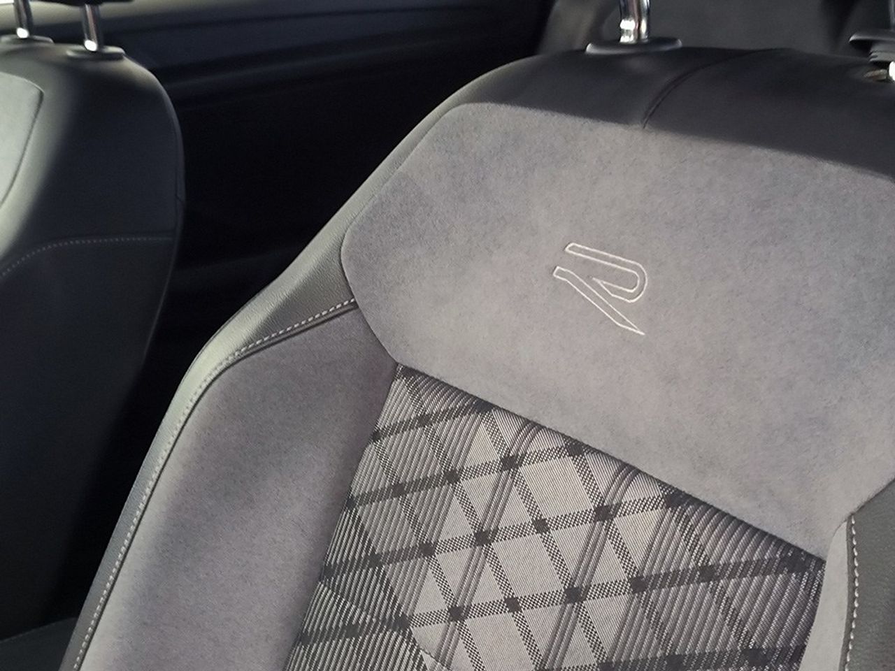 Volkswagen T-roc 2.0 Tdi 150 Cv Dsg Rline - Foto 2