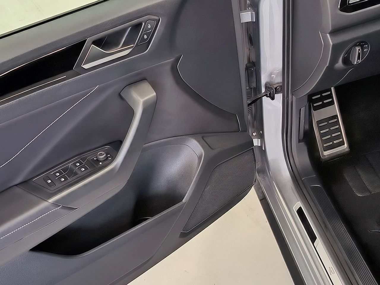 Volkswagen T-roc 2.0 Tdi 150 Cv Dsg Rline - Foto 2