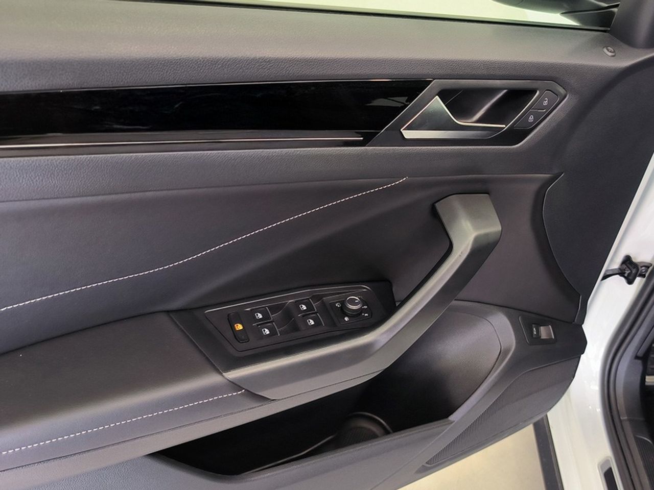 Volkswagen T-roc 1.5 Tsi 150 Cv Dsg Rline - Foto 2