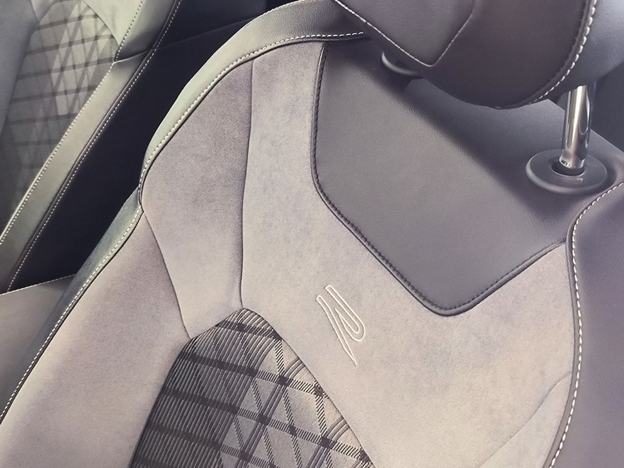 Volkswagen T-roc 2.0 Tdi 150 Cv Dsg Rline - Foto 2