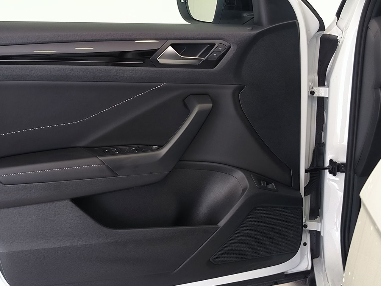 Volkswagen T-roc 2.0 Tdi 150 Cv Dsg Rline - Foto 2