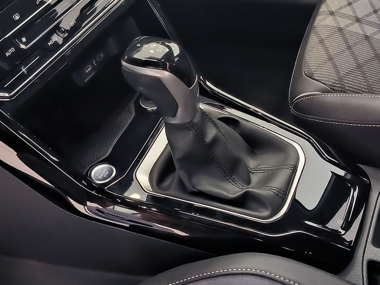 Volkswagen T-roc 2.0 Tdi 150 Cv Dsg Rline - Foto 2